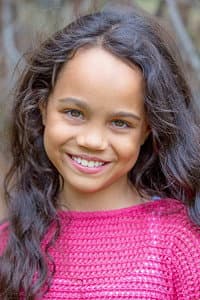 Chloe De Los Santos in Woody Woodpecker gaat op kamp