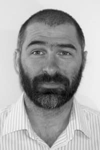 Nick Theodorakis in Harry : Portrait d’un détective privé