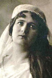 Teodorina Stoycheva in Земя