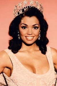Chelsi Smith in Playas Ball