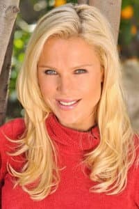 Victoria Redstall in Escape Artist