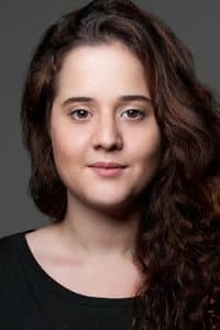 Júlia Guerra in Ana: Uma adaptação da série Reis