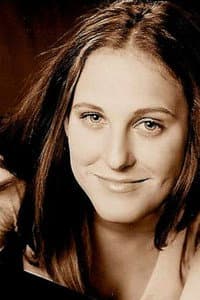 Erin Simkin in Expiration