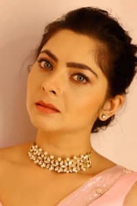 Sonalee Kulkarni in Poshter Girl
