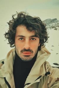 Soran Ebrahim in Lakposhtha Parvaz Mikonand
