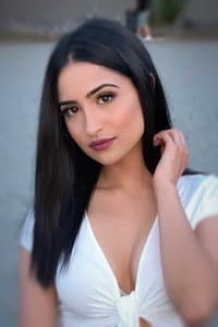 Tanu Grewal in Yaar Mera Titliaan Warga