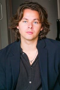 Tate Dewey in Murder for Dummies