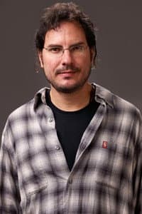 Carlos Cuarón in Detrás de Y tu mamá también