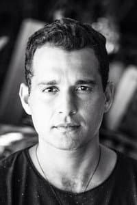 Daniel Ávila in Cena Nua
