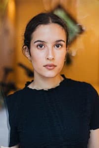 Maya Lauterbach in Zwei Männer und ein Baby