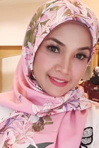 Zarina Zainuddin in Huru Hara Raya