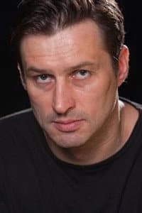 Zsolt Huszár in Intim fejlövés