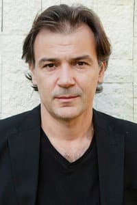 Genti Kame in Ci sta un francese, un inglese e un napoletano