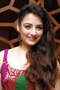 Zoya Afroz in The Xposé