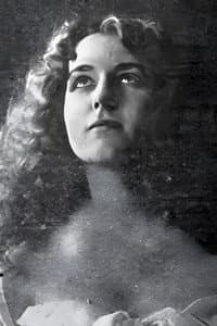 Eva Gordon in Perils of the Wild