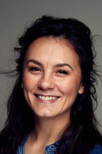 Evrim Akyigit in Prullenpaleis