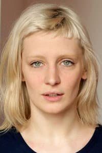 Lucie Debay in La Confession
