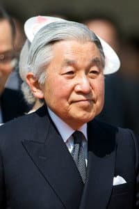 Akihito in L'Impératrice Michiko, la force du roseau