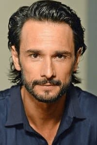 Rodrigo Santoro in Leonera