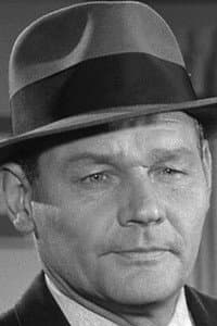 Leo Gordon in Soldier of Fortune