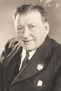 Yuriy Yuryev in Строгий юноша