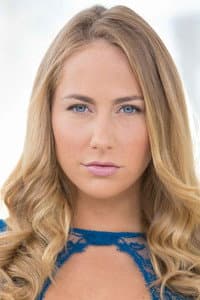 Carter Cruise in Femalien: Starlight Saga