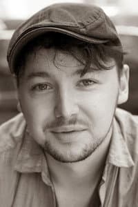 Tom Fox Davies in Sisters Grimm