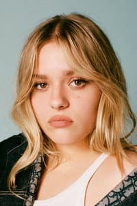 Maisy Stella in The End of Oak Street
