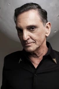 Paulo Miklos in O Invasor