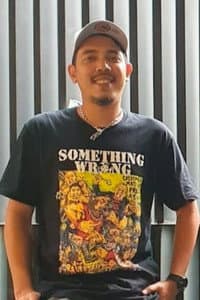 Ganesya in Mencari Buaya Berdiri
