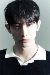 Lee Soo-hyuk in 어느 날 우리 집 현관으로 멸망이 들어왔다
