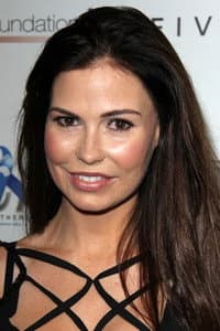 Ali Costello in Kontrast