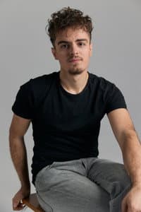 Lucas Alba in L'Instinct de Santini