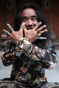 Ketut Rina in Di Bawah Pohon
