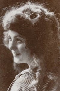 Marie Weirman in An Officer and a Gentleman