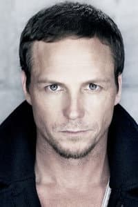 Jason Wiles in Incarcerated