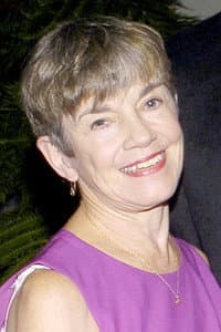 Linde Gibb in Lux Freer