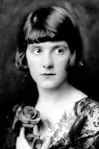 Dorothy Knapp in Under the Cock-eyed Moon