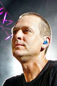 Mike Malinin in Goo Goo Dolls Let Love In - Live And Intimate