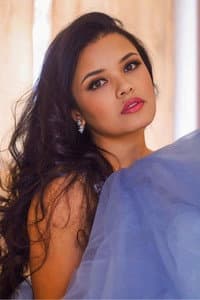 Usha Rajak in Непалдан келген кыз