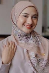 Nadzira Shafa in Pantaskah Aku Berhijab