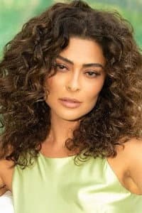 Juliana Paes in Predestinado: Arigó e o Espírito do Dr. Fritz