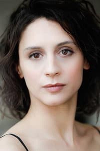 Lana Ettinger in Giraffada