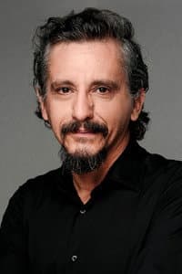 Miguel Iza in La ciudad y los perros