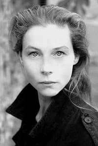 Bénédicte Loyen in Hey Stranger