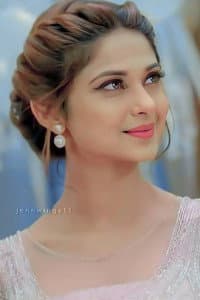 Jennifer Winget in Shaque: Trust No One