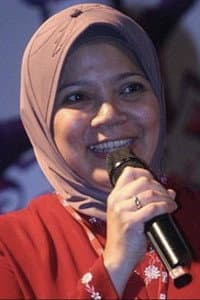 Zoraya Perucha in Secawan Anggur Kebimbangan