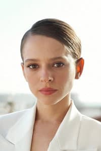 Shira Haas in Эсав