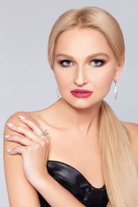 Yuliia Ihnatchenko in Корпорат