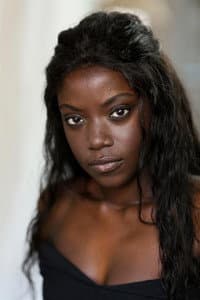 Maïmouna Toure in Par-delà les montagnes